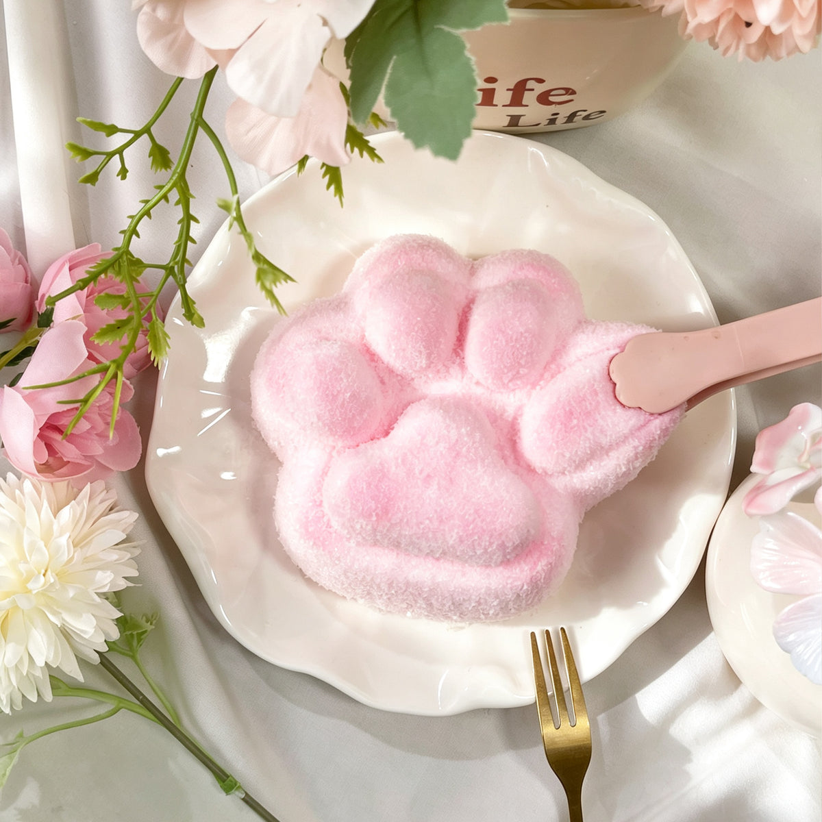 大きな猫の爪をピンクに染めてい　taonini タピオカシュフレ 厚いクリーム　ツルツル 手作り無毒 食品級シリコン スクイーズ ゆっくりとした反動でストレス解消になるおもちゃ