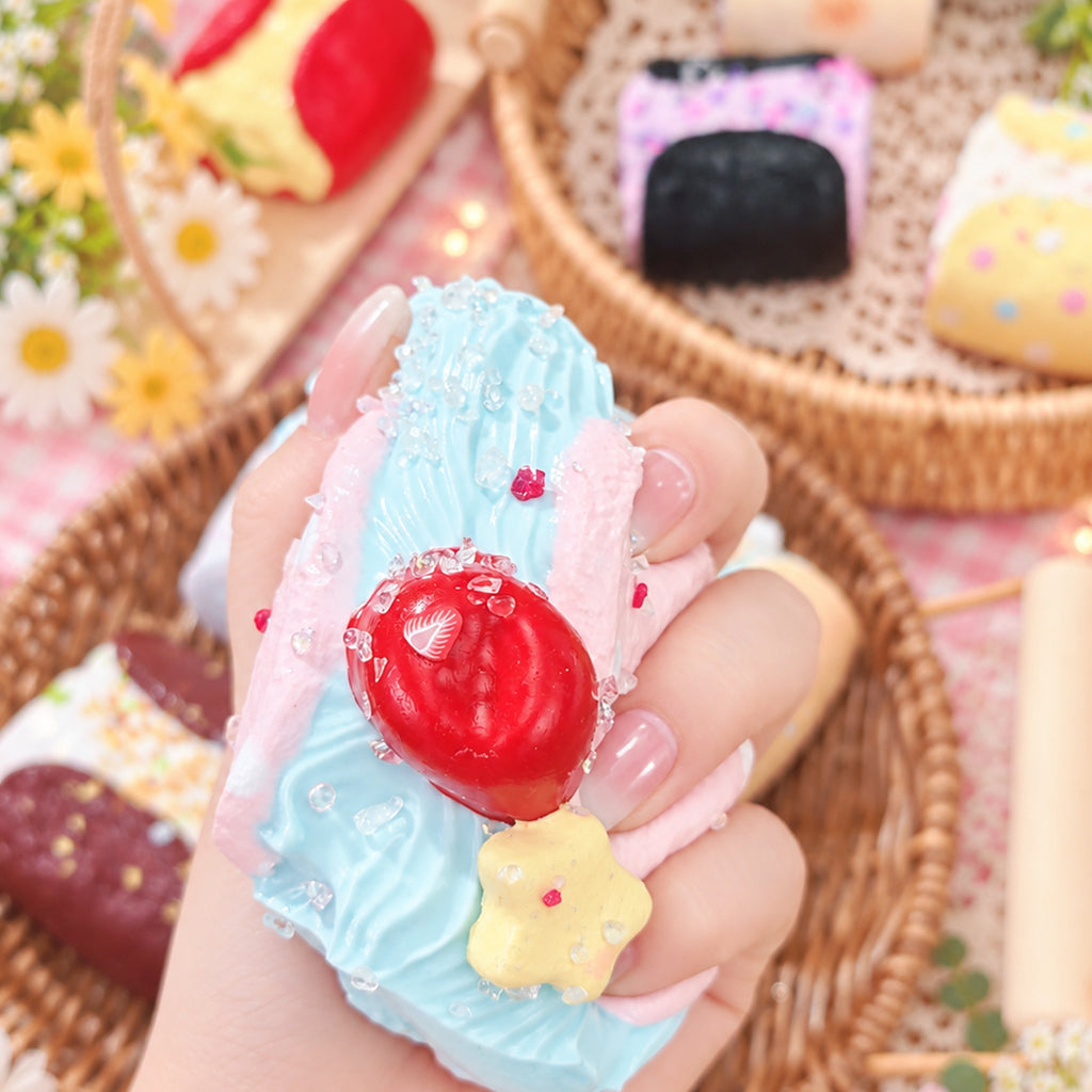 taonini-クリームケーキロール　クリーム泥感 食品グレードシリコン もちもちスクイーズ 癒やし系おもちゃ スイーツ型