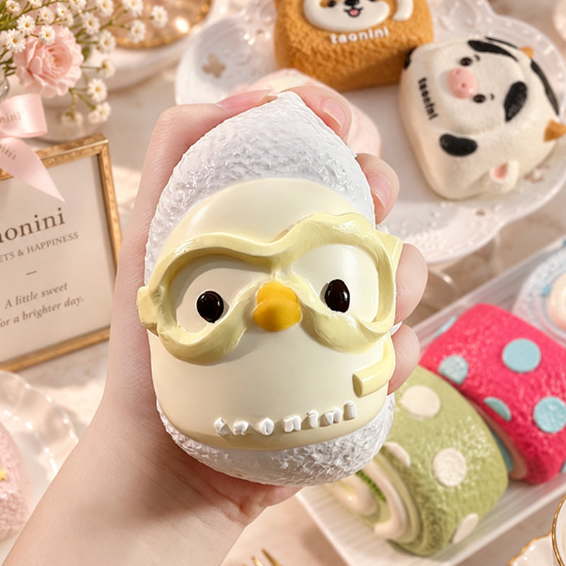 スイスロールシリーズ taonini。土のような質感のハンドメイド、無毒な食品グレードのシリコン製スクイーズで、ゆっくりと戻る弾力があり、ストレス解消に役立つおもちゃです。